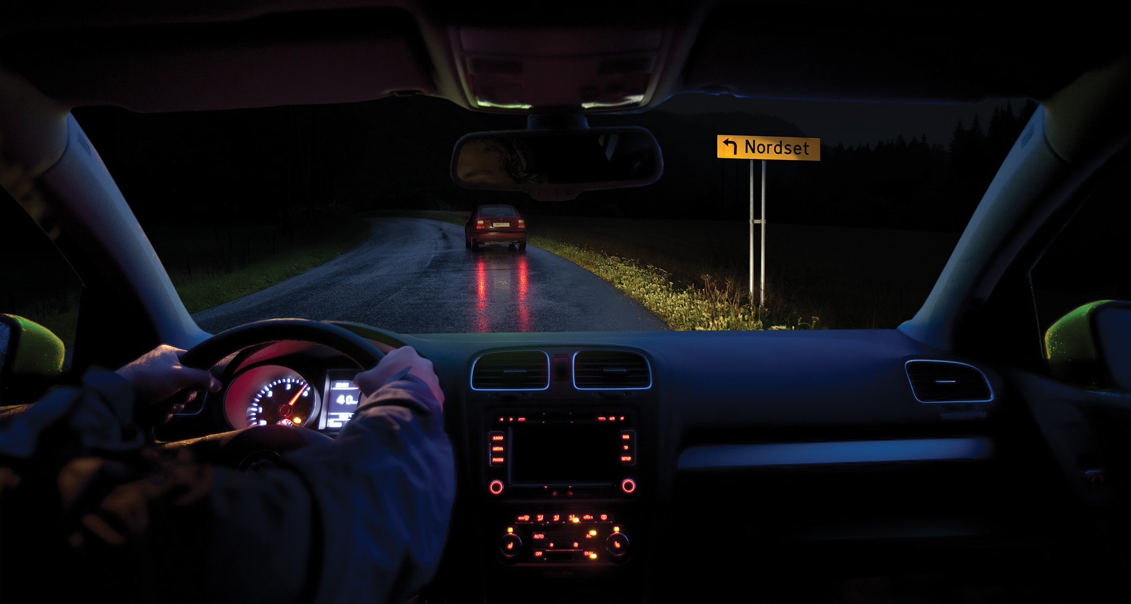 Insiden av bil som kjører i mørket